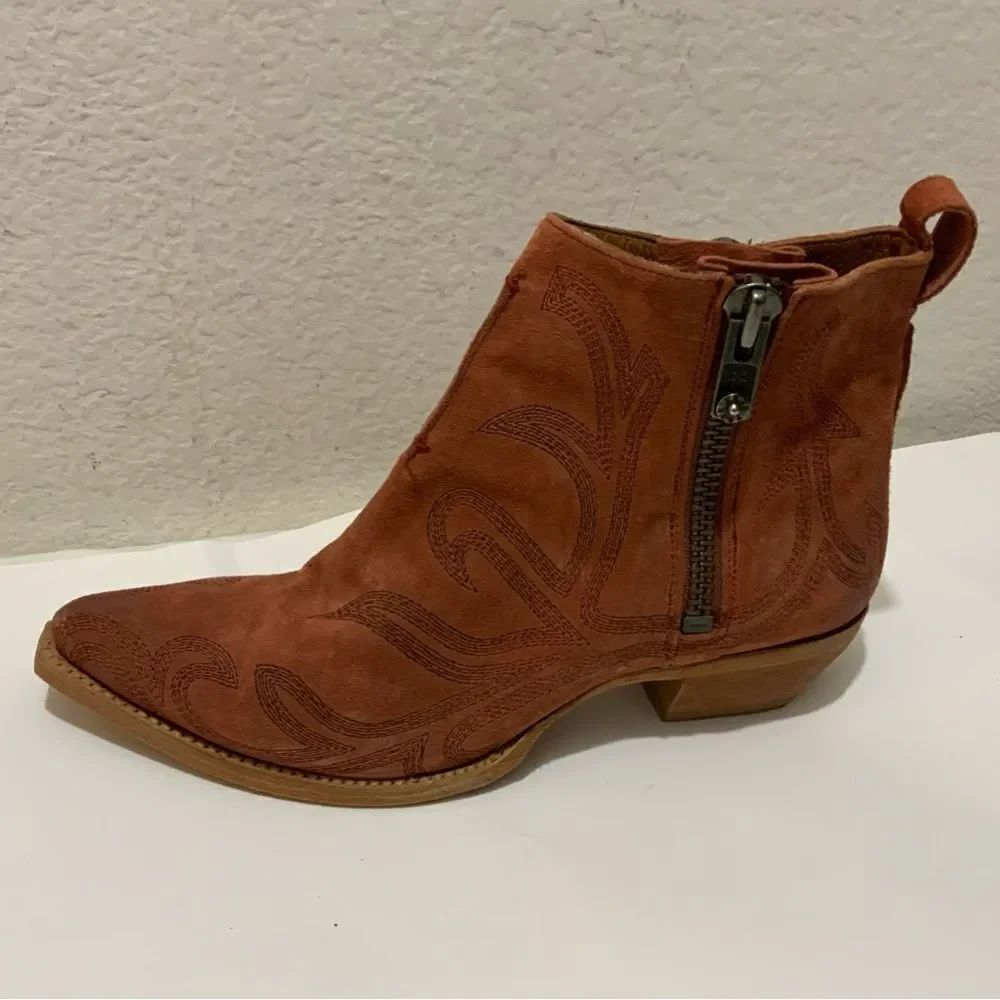 Frye Women's Sacha Primrose Shortie Ankle Boot Size 10B Rosewood Color